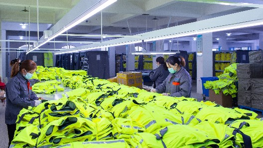 反光雨衣為什么反光？